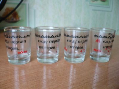 Лот: 6287879. Фото: 1. 4 стопочки "Между первой и второй... Рюмки, стопки