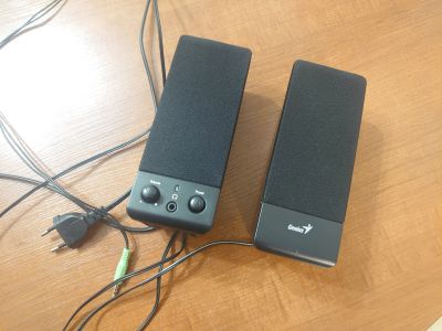 Лот: 18615436. Фото: 1. Компьютерные колонки Genius SP-110. Акустические системы
