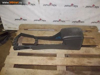 Лот: 5173741. Фото: 1. Бардачок между сидениями с задними... Салон