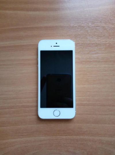 Лот: 8895679. Фото: 1. Стильный iPhone 5 16Gb цвет (белый... Смартфоны