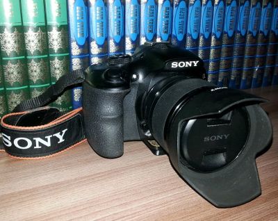 Лот: 11095700. Фото: 1. SONY Alpha ILCE-3500, сумка, зарядное... Цифровые беззеркальные со сменной оптикой