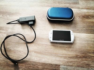 Лот: 13630433. Фото: 1. PlayStation Portable go (PSP GO... Игровые приставки, консоли