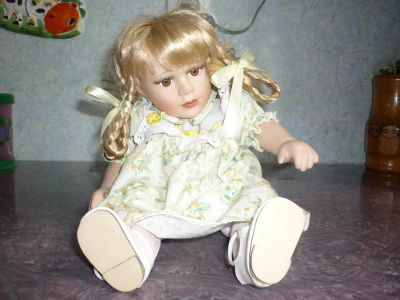 Лот: 5704151. Фото: 1. Кукла музыкальная фарфоровая. Куклы и аксессуары
