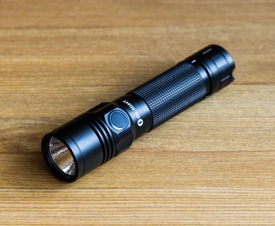 Лот: 12639596. Фото: 1. Фонарь Olight R18 (920 Lumen). Фонарики