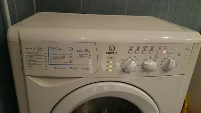 Лот: 9710073. Фото: 1. Стиральная машина Indesit. Стиральные машины