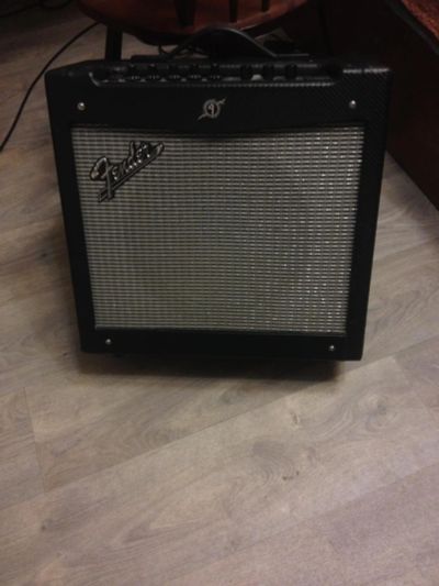 Лот: 6630250. Фото: 1. Комбик Усилитель гитарный Fender... Гитарные эффекты и комбоусилители