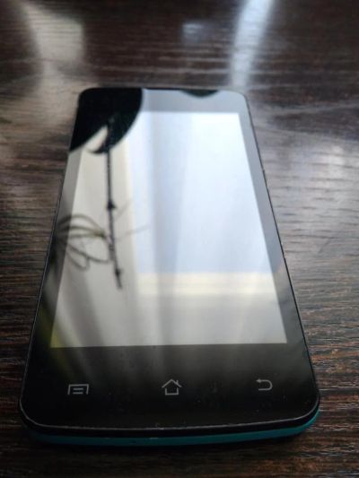 Лот: 11184976. Фото: 1. Телефон Highscreen Spark 2. Смартфоны