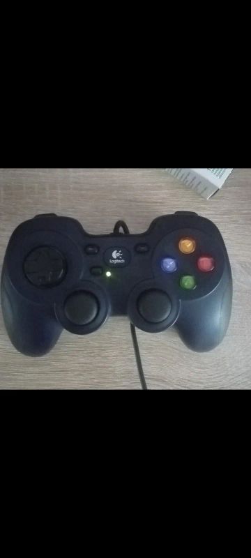 Лот: 21600296. Фото: 1. Геймпад logitech f310. Аксессуары для игровых приставок, консолей, геймпады