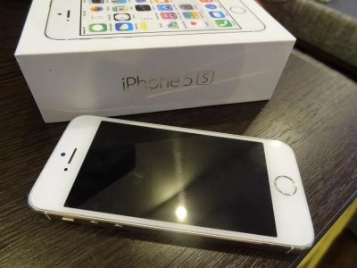 Лот: 6410010. Фото: 1. Iphone 5s Golg 16gb. Смартфоны