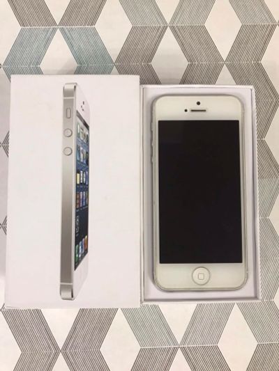 Лот: 14932878. Фото: 1. Продам Iphone 5 (16 gb, белый). Смартфоны