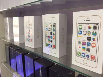 Лот: 10362021. Фото: 1. iPhone 5s Новый! чехол и защитное... Смартфоны