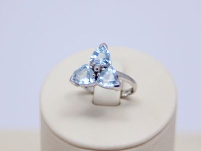 Лот: 14670036. Фото: 1. СЕРЕБРЯНОЕ КОЛЬЦО С ТОПАЗАМИ 2... Кольца, перстни