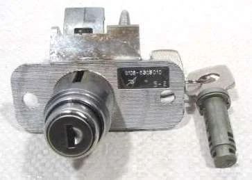 Лот: 7024989. Фото: 1. Замок багажника с ключами 2108... Другое (автозапчасти)