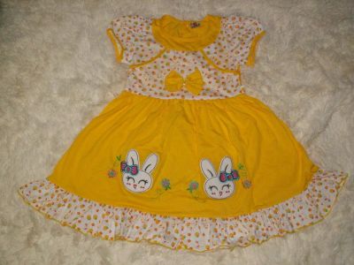 Лот: 5290391. Фото: 1. Платье с зайцами желтое, разм... Платья, сарафаны