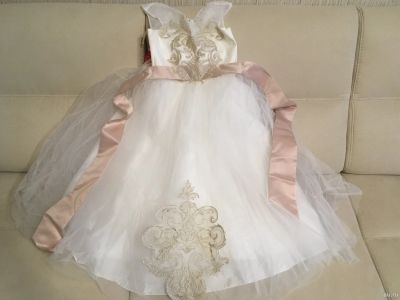 Лот: 13830982. Фото: 1. Платье для девочки шикарное. Платья, сарафаны