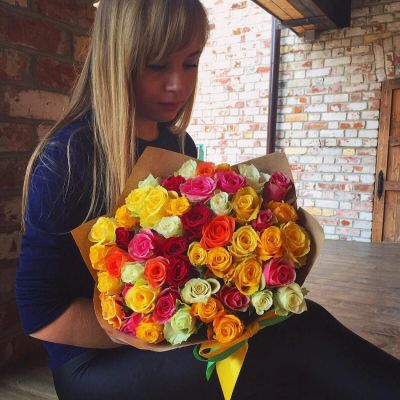 Лот: 6866675. Фото: 1. Фирменный букет от Радуги Цветов... Свежие цветы