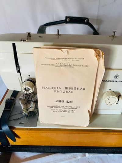 Лот: 25526320. Фото: 1. Электрическая швейная машинка... Швейная, вязальная