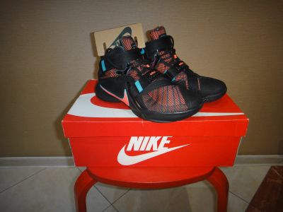 Лот: 25385740. Фото: 1. Стильные кроссовки Nike LeBron... Кеды, кроссовки, слипоны
