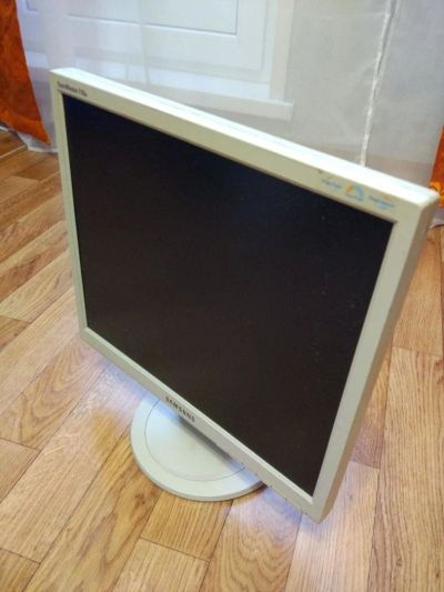 Лот: 11065754. Фото: 1. Монитор samsung 710n. ЖК-мониторы