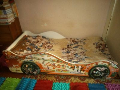 Лот: 14114283. Фото: 1. Кровать-машинка для ребенка младшего... Детские кровати и кроватки