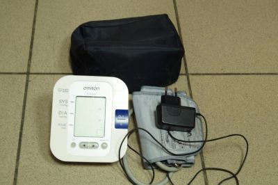 Лот: 9802235. Фото: 1. Тонометр Omrion M3 Expert. Антисептики, защитные средства, медицинские маски