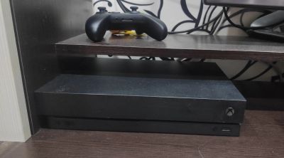 Лот: 16926117. Фото: 1. Xbox one x 1TB Forza Horizon 4. Игровые приставки, консоли