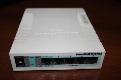 Лот: 6790313. Фото: 1. Роутер MikroTik RB951G-2HnD. Маршрутизаторы (роутеры)
