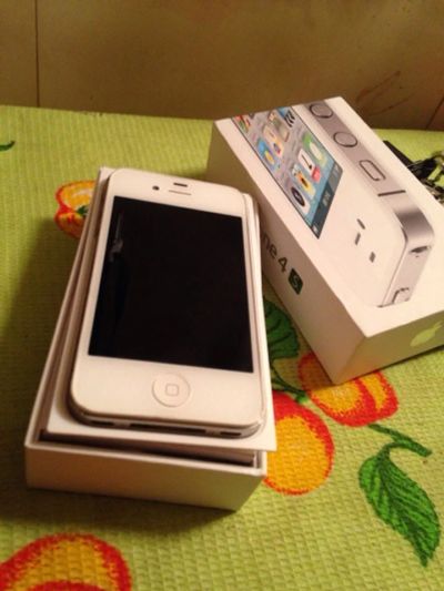 Лот: 3798376. Фото: 1. Продам iphone 4s 16gb Белый. Смартфоны