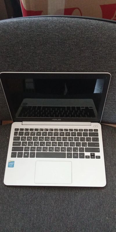 Лот: 19230938. Фото: 1. Нетбук Asus X205T. Ноутбуки