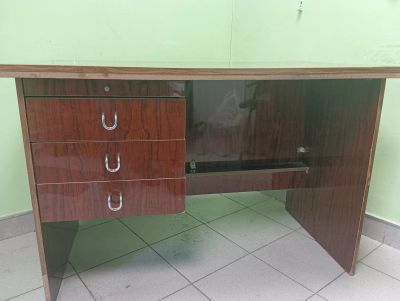 Лот: 21247577. Фото: 1. Стол. Компьютерные и письменные столы