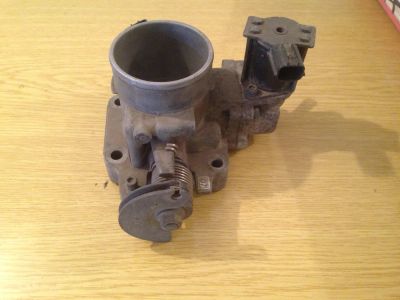 Лот: 5976194. Фото: 1. Дроссельная заслонка MAZDA Familia... Двигатель и элементы двигателя