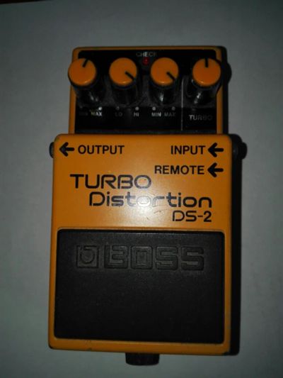 Лот: 9876411. Фото: 1. BOSS DS-2: Turbo Distortion. Гитарные эффекты и комбоусилители