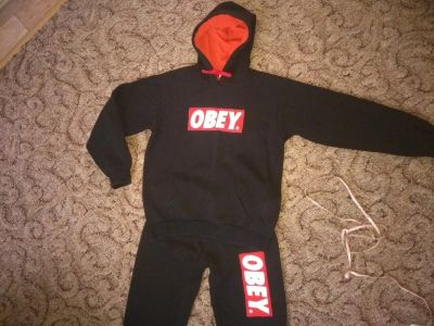 Лот: 14411706. Фото: 1. Спортивный костюм OBEY рост 147... Костюмы, пиджаки, комбинезоны