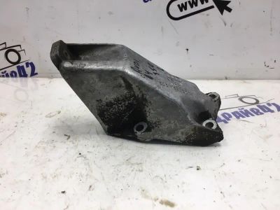 Лот: 21715728. Фото: 1. кронштейн двигателя Audi A4 8D5. Двигатель и элементы двигателя