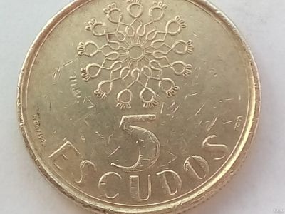 Лот: 15990648. Фото: 1. Монета Португалии 5 эскудо. Европа