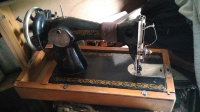 Лот: 7535245. Фото: 1. Швейная машинка. Швейная, вязальная