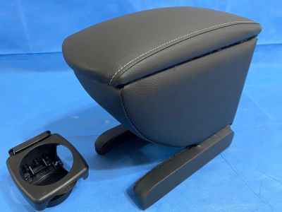 Лот: 17535981. Фото: 1. Подлокотник MAZDA 2, DEMIO 2007... Салон