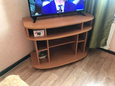 Лот: 11548317. Фото: 1. Тумба под телевизор. Стойки и тумбы для аппаратуры
