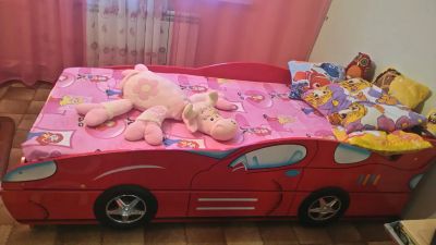 Лот: 8429852. Фото: 1. Кровать детская в форме автомобиля... Детские кровати и кроватки