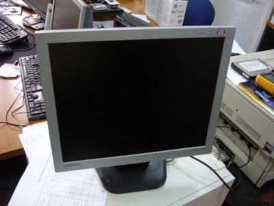 Лот: 4282985. Фото: 1. Монитор 17" LCD samsung 710V. ЖК-мониторы