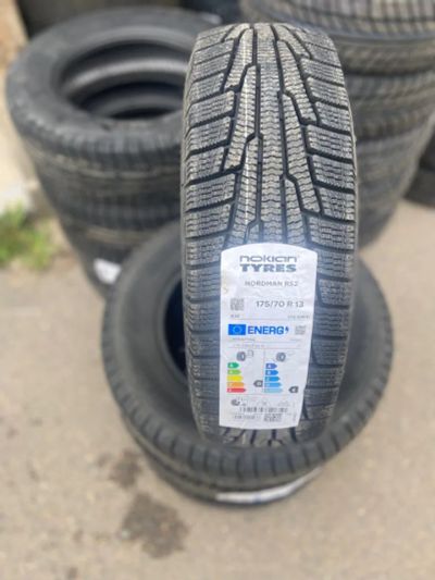 Лот: 20825960. Фото: 1. Зимняя резина 175/70 R-13 " Nokian... Шины