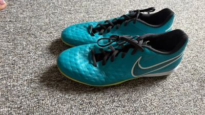 Лот: 25635808. Фото: 1. Бутсы Nike. Другое (спортивные товары)