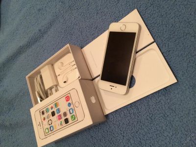 Лот: 4694725. Фото: 1. iPhone 5s silver 16gb РСТ LTE... Смартфоны