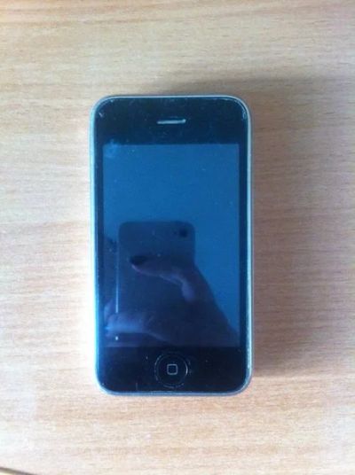 Лот: 3660811. Фото: 1. Сломанный Iphone 3GS 32 GB. Смартфоны