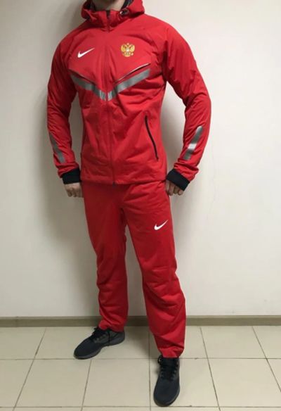Лот: 23700409. Фото: 1. Cпортивный костюм Nike. Спортивные костюмы