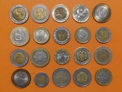 Лот: 19609030. Фото: 1. Лот 20 монет Мира. Биметалл. Отличное... Наборы монет