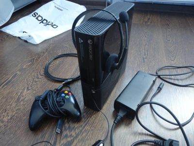 Лот: 9726387. Фото: 1. Xbox 360 E 250 gb + 35 игр на... Игровые приставки, консоли