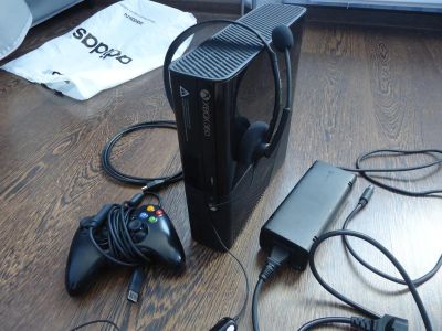 Лот: 9726387. Фото: 1. Xbox 360 E 250 gb + 35 игр на... Консоли