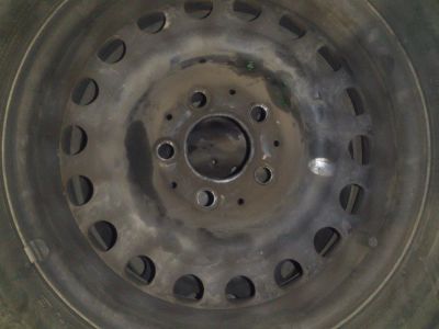 Лот: 3239676. Фото: 1. Штамповки R15 5х112 с зимней резиной... Шины на дисках