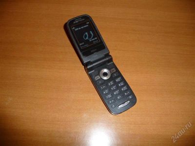 Лот: 1364437. Фото: 1. SonyEricsson Z550i. Кнопочные мобильные телефоны